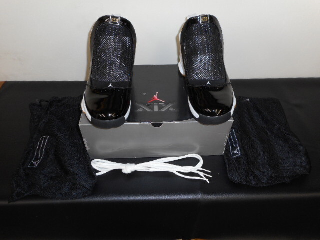 Nike Air Jordan NIKE AIR JORDAN XIX 307546 002 with photo bag