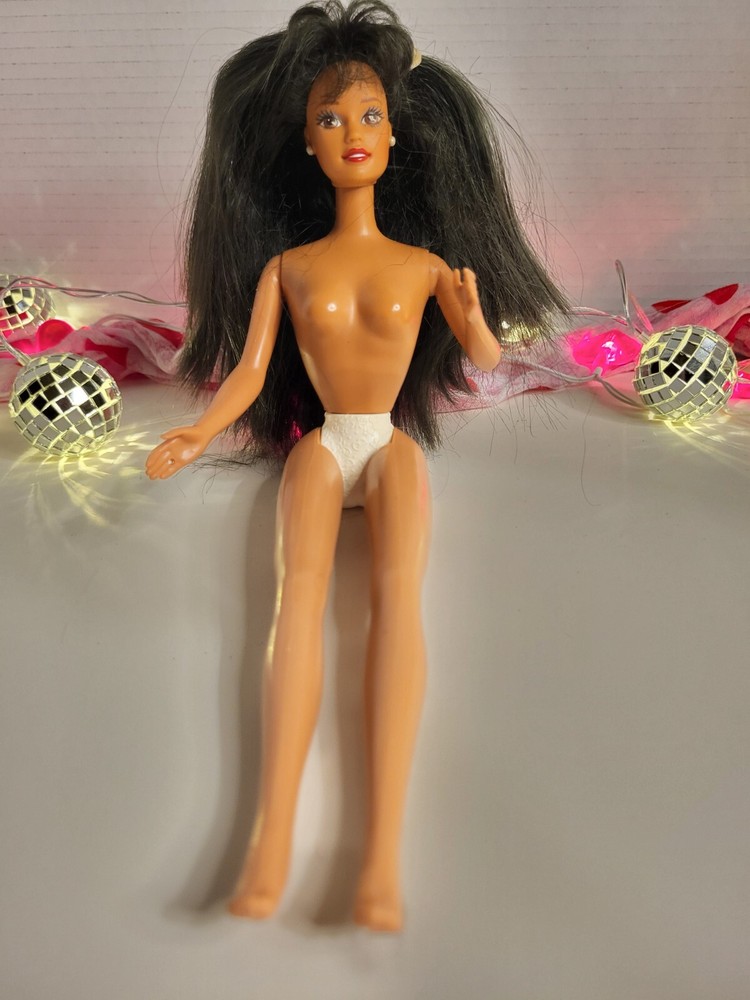 1986 Hispanic Teacher Barbie Vtg.