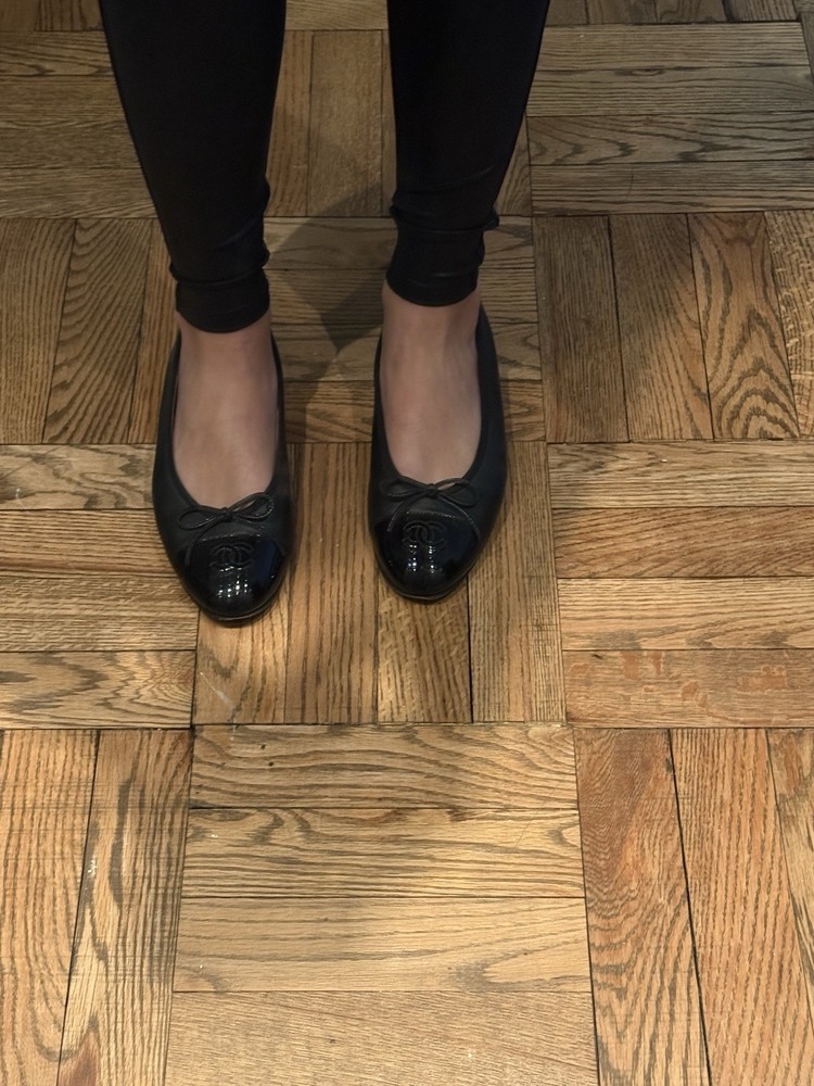 Chanel Ballet Flat Black Leather Patent Toe Cap CC Logo Size 40/ 9