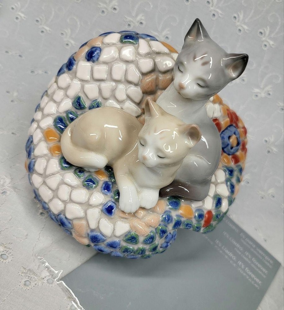 Vintage Lladro Barcelona Cat Figurine Made in Spain Highly Sought After