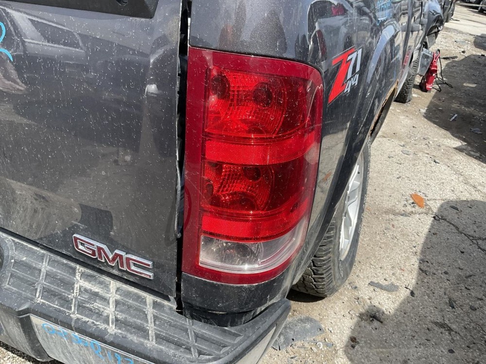 07-14 Sierra 2500 Pickup Passenger Tail Light with Box 4928944