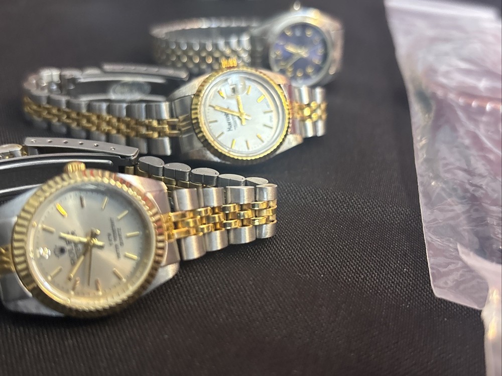 LOOK lot of watches all working And Ready For Resale- Great Sale Price