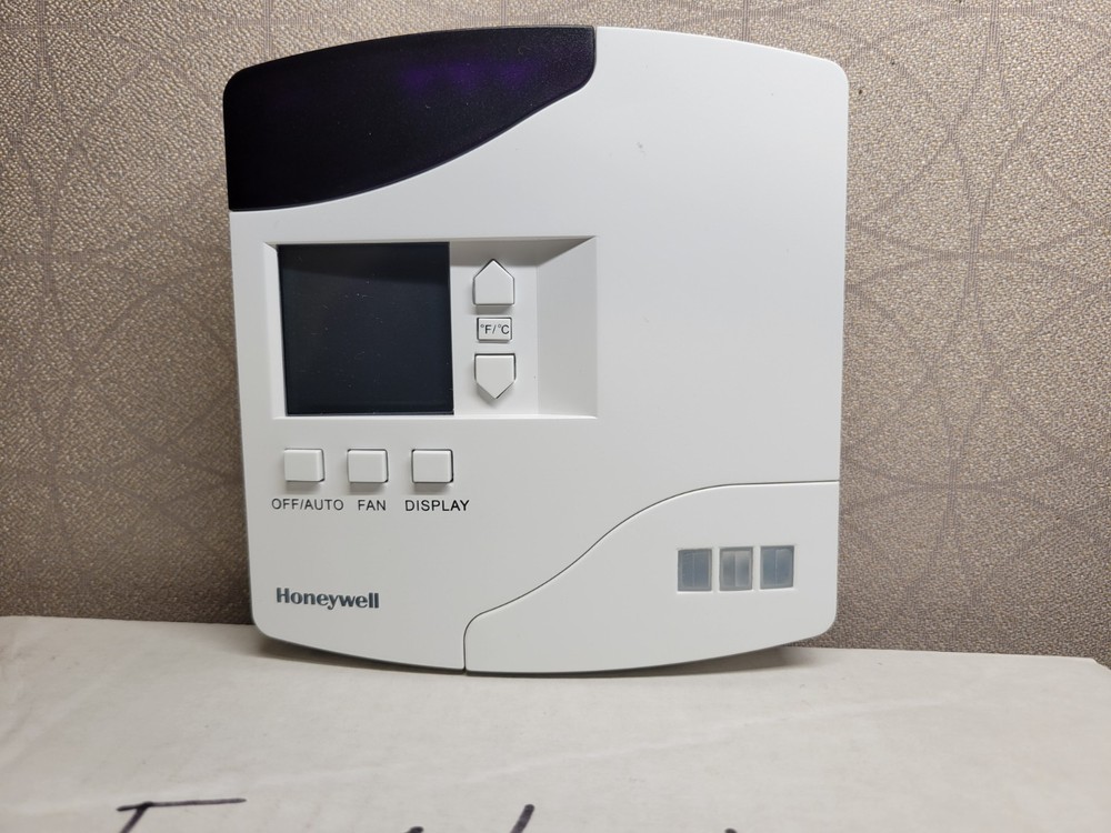 Honeywell INNCOM E528 Smart Thermostat with Motion Sensor and ESM