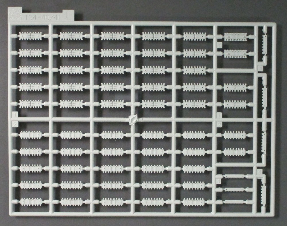 1/35 Cyber Hobby T-34/76 Mod 1940 Tank Kit Parts Tree L (No. 9153)-image