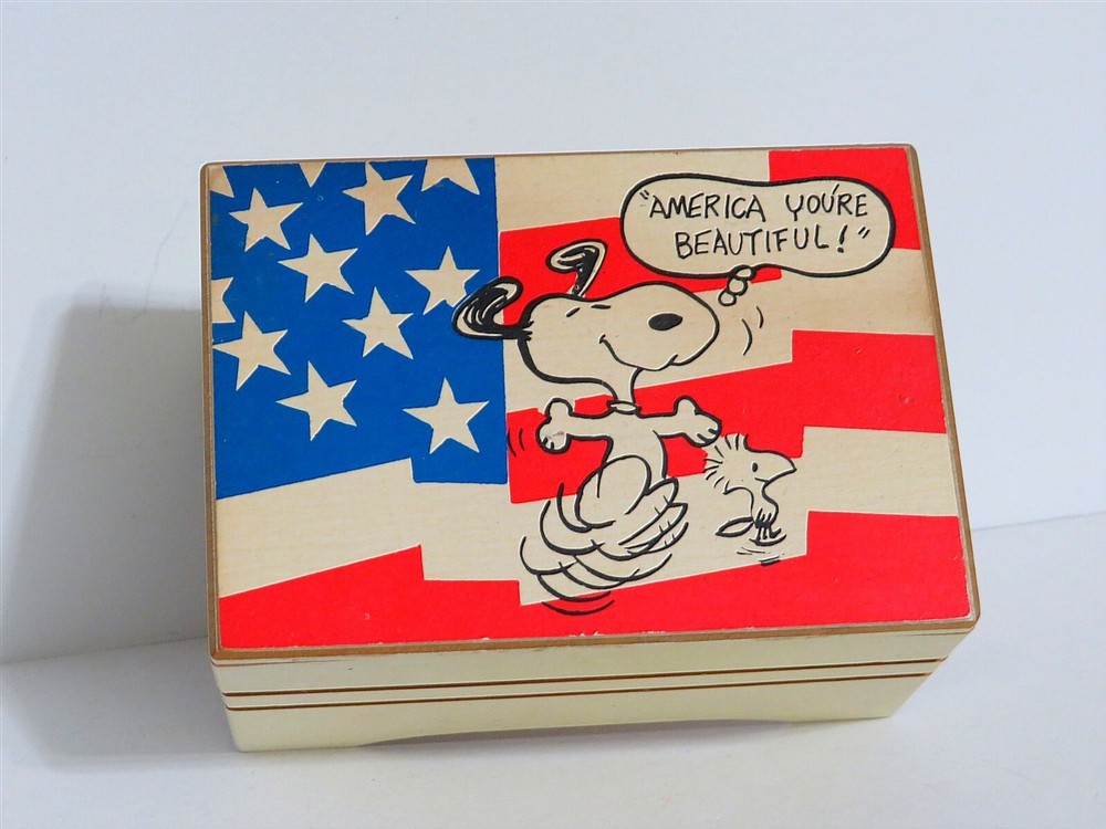 Vintage 1972 Snoopy Peanuts Wooden Music Box with Hinged Lid by Schmid