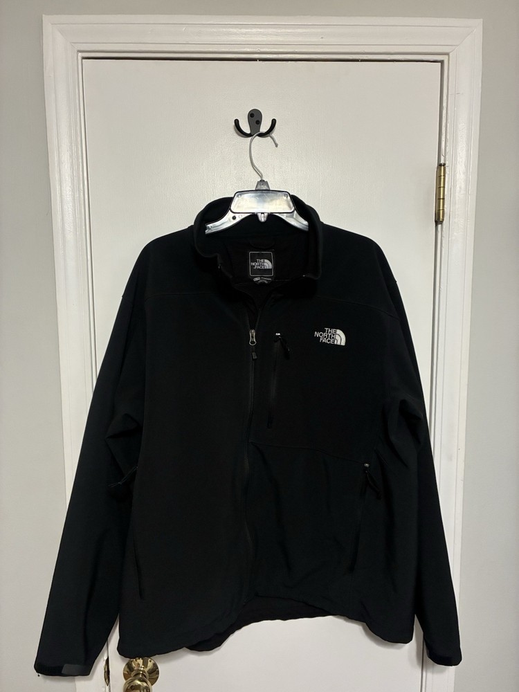 The North Face Men’s Fleece-Lined Softshell Jacket for Warmth and Comfort