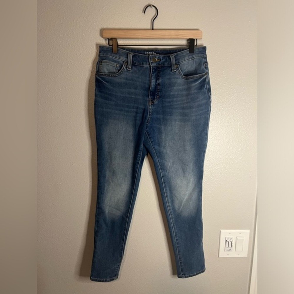 Curvy high-rise jeans for a flattering fit and timeless style
