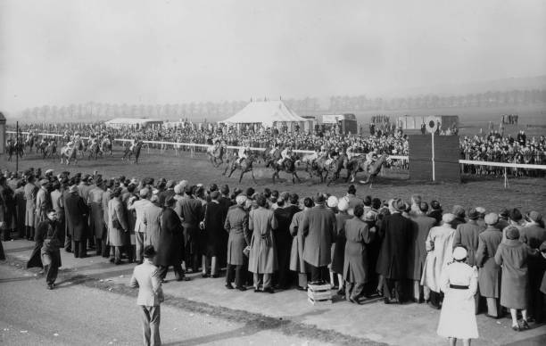 1960 Spectators Watching The Lincolnshire Handicap Race Old Photo