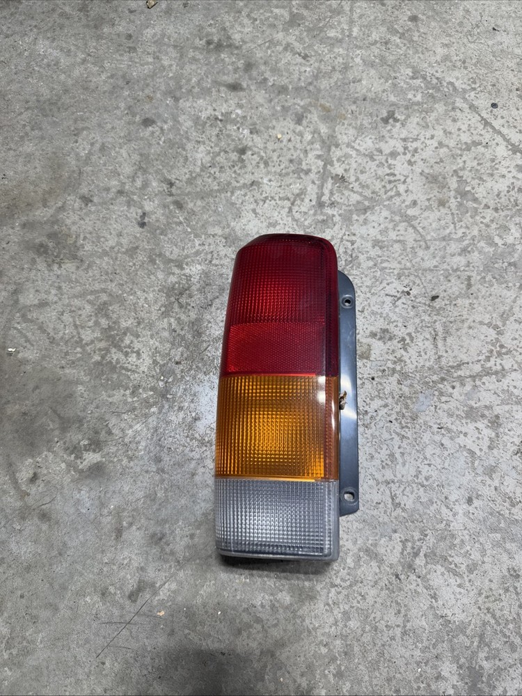 Jeep Cherokee XJ 97-01 OEM Driver Left Tail Light Taillight 55155609 (M00)