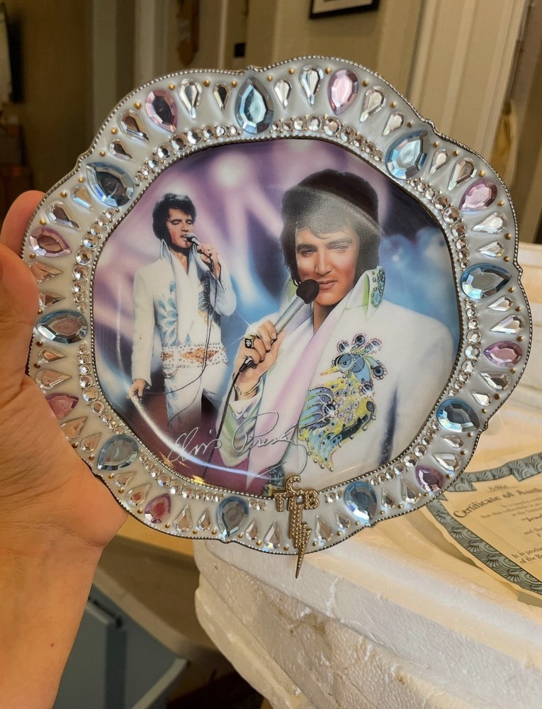 Elvis Forever The King Jewel of Vegas Commemorative Plate Bradford Exchange 2006