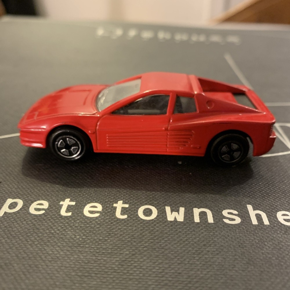 Corgi 1:63 Ferrari Testarossa DieCast Model Car 1986 Red Pre-Owned  