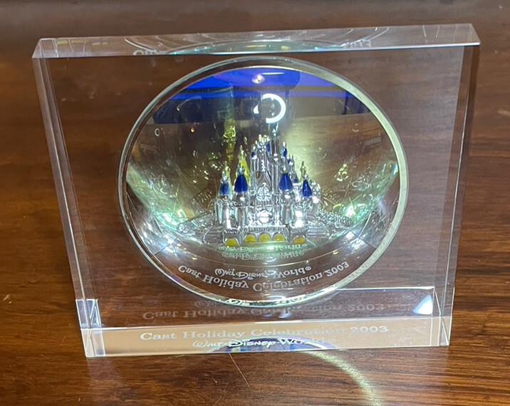 2003 Disney Cast Member Exclusive Cinderella Castle in Glass Paper Weight Gift