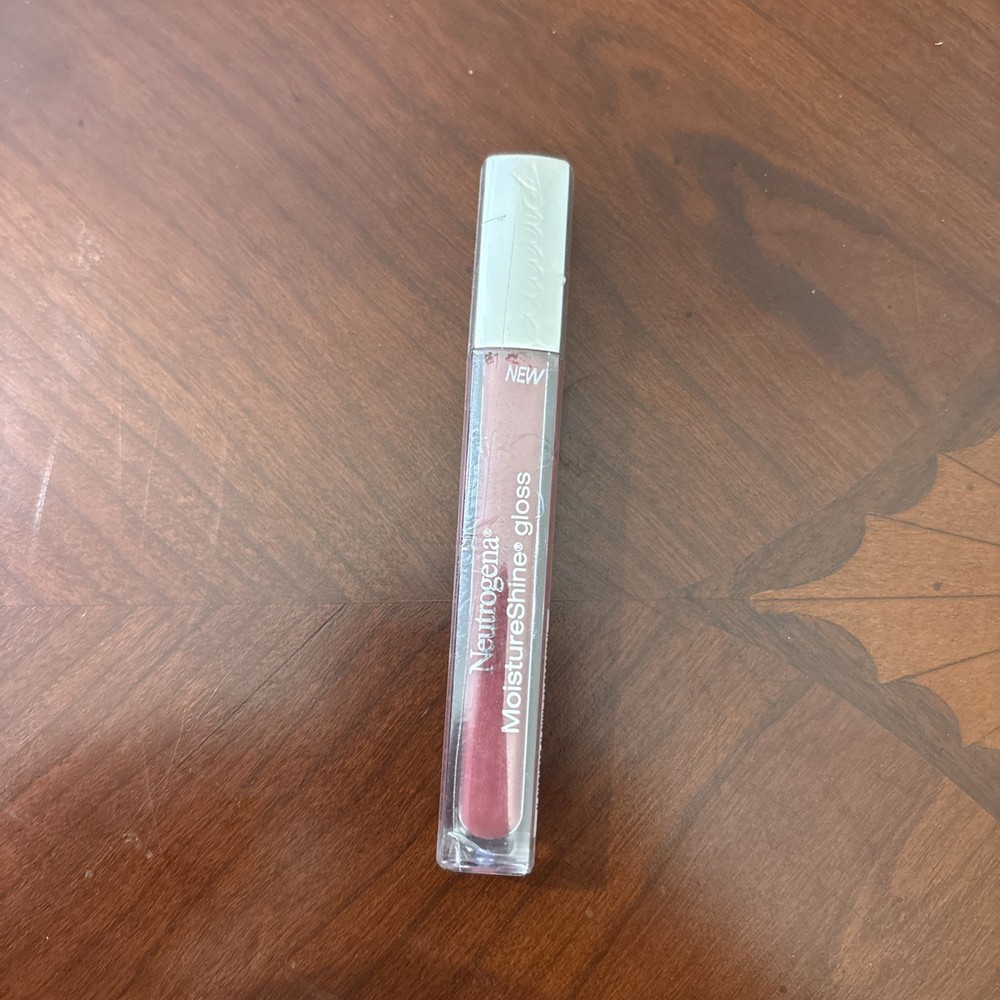 Neutrogena MoistureShine Gloss in Berry Fit 400 for Hydrated Shine