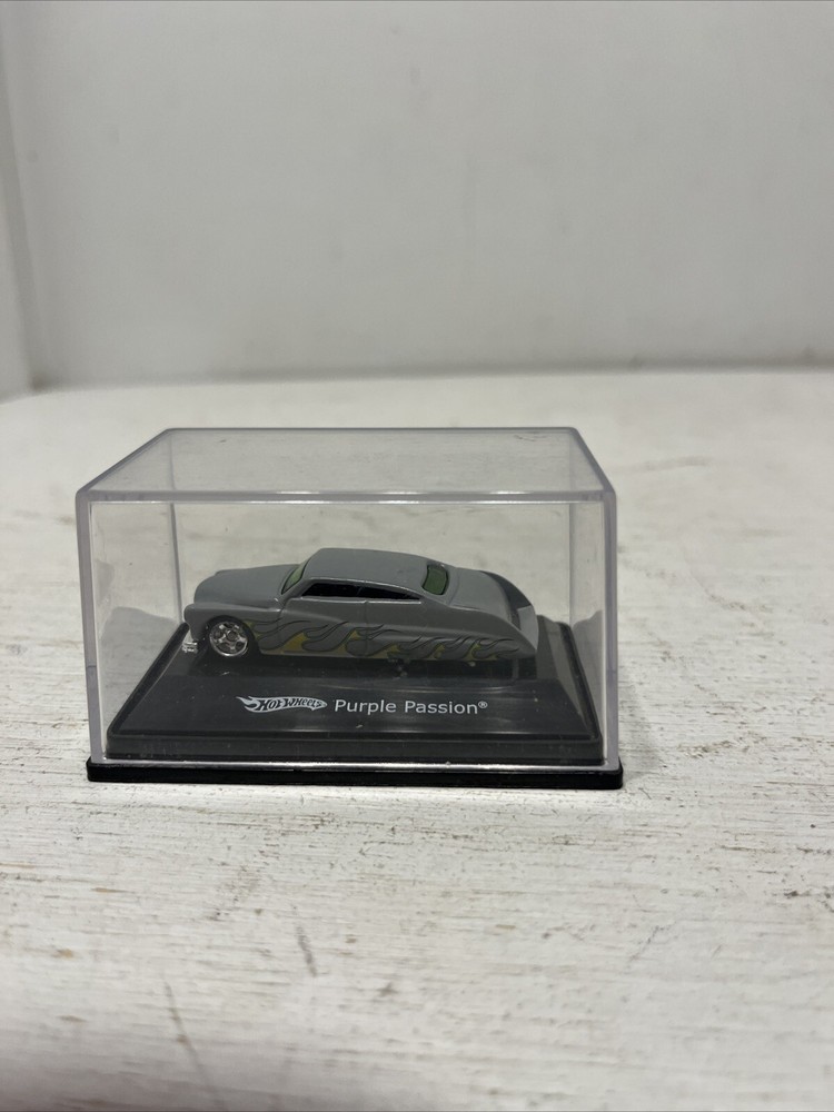 Hot Wheels 1:87 Scale Custom Flaming Purple Passion In Display Case 2007