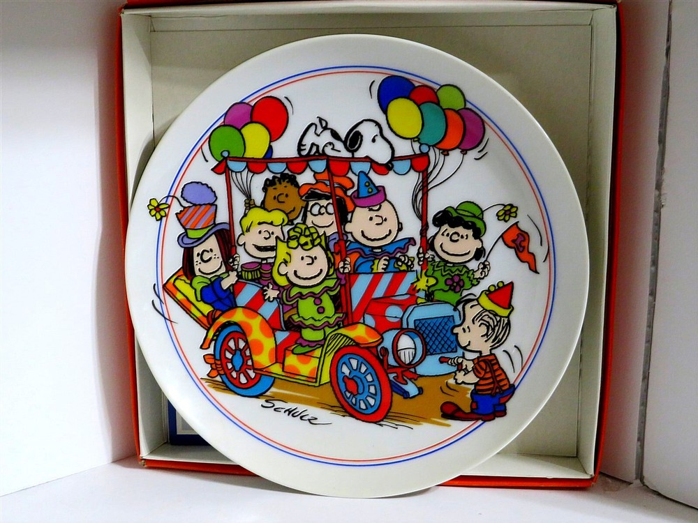 SNOOPY PEANUTS Vintage 1985 Porcelain Collector Plate by Schmid