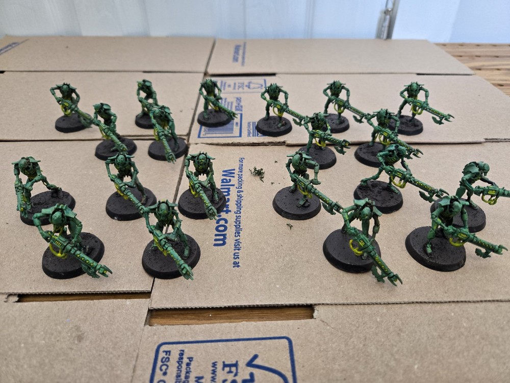 Necron Warriors Lot of 20 with Gauss Flayers  Fully Painted Magnified Bases