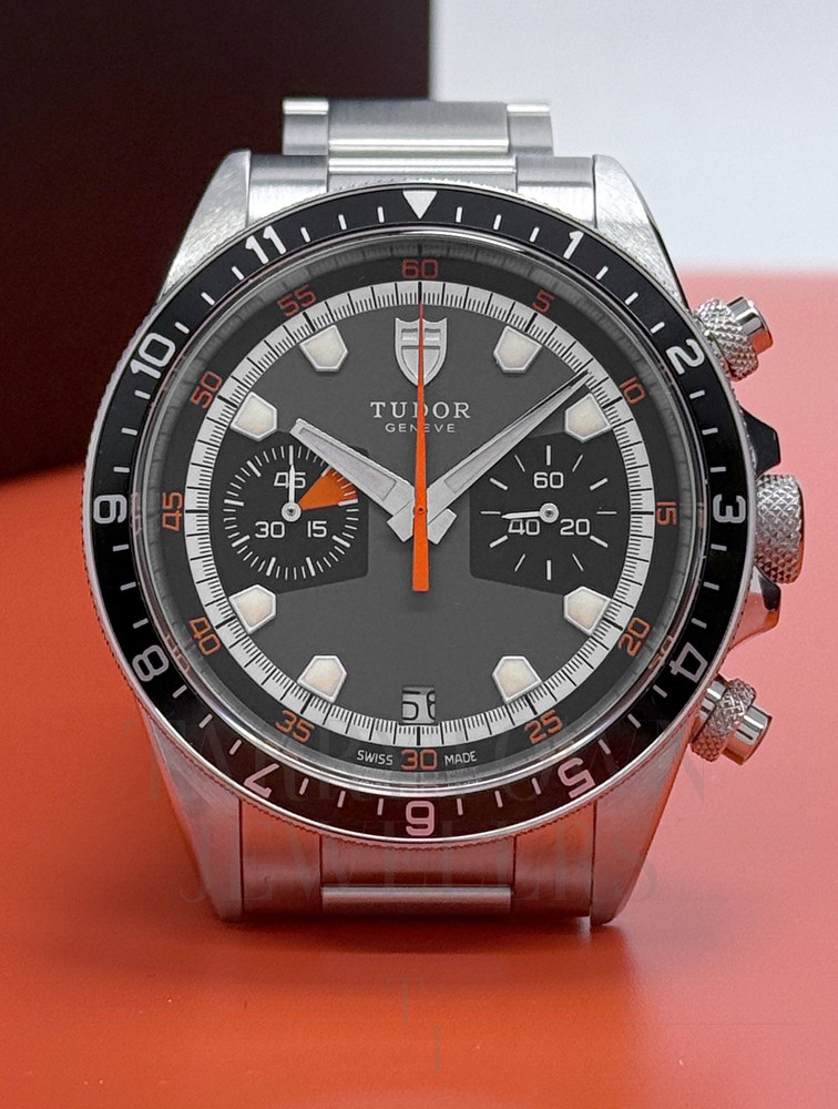 Heritage Chronograph 70330N Men's Luxury Automatic Watch