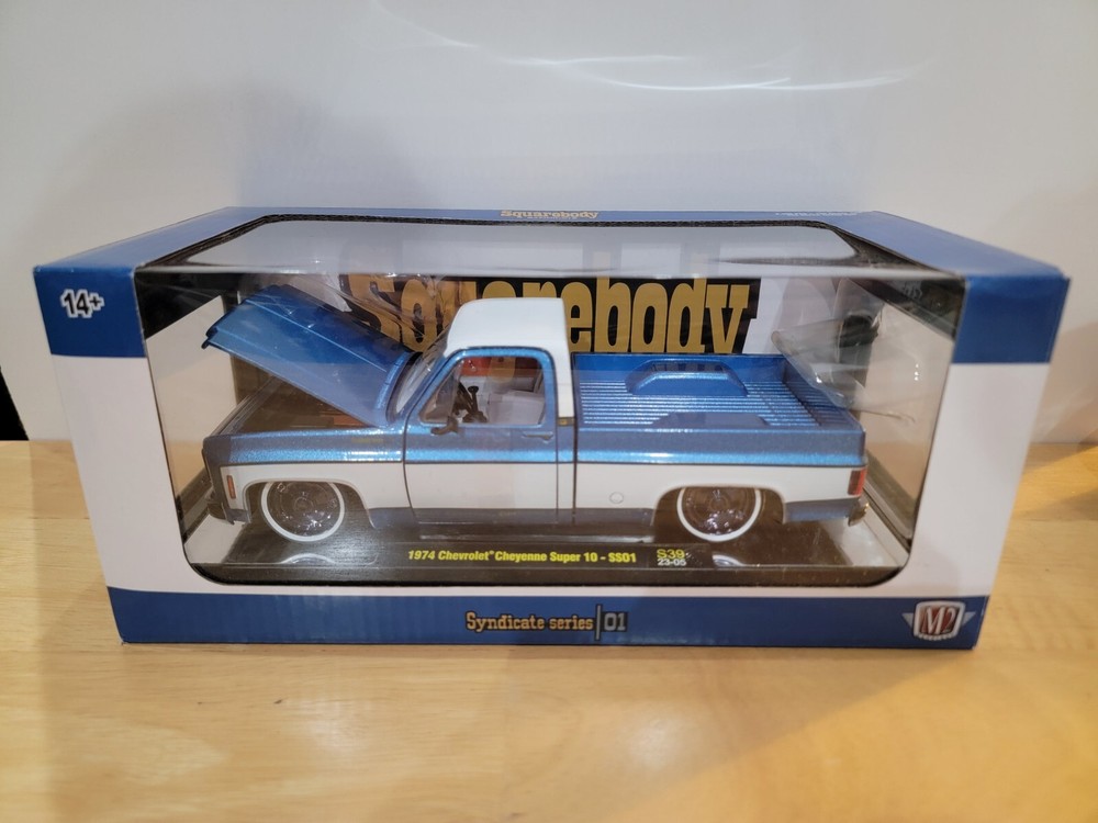 M2 Machines 1974 CHEVROLET CHEYENNE Super 10 SS01 Squarebody Syndicate CHASE 750