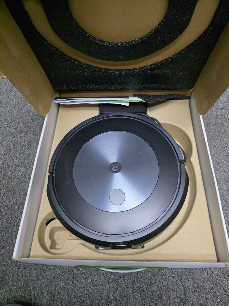 iRobot Roomba i7 Robot Vacuum Cleaner - Black (7150)