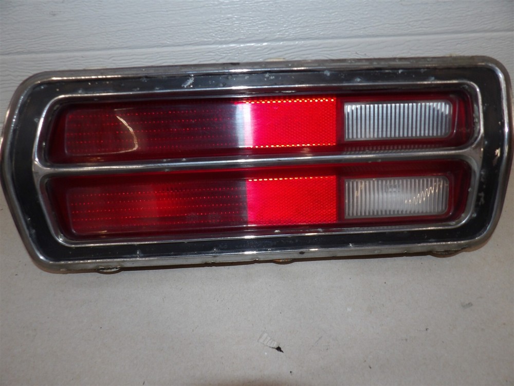 LH DRIVERS SIDE TAILLIGHT LAMP ASSEMBLY PLYMOUTH VOLARE 1976-1977 CUSTOM PREMIER