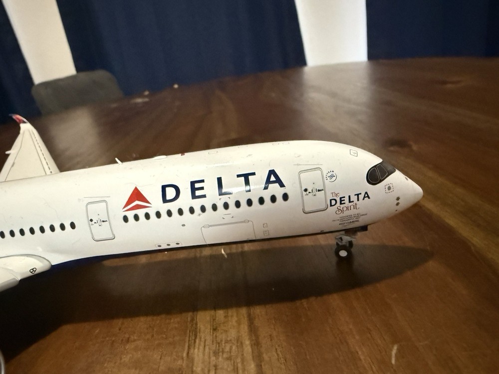 GeminiJets 1:200 Delta Air Lines A350-900 & 737-700 Diecast Models Flaps Down