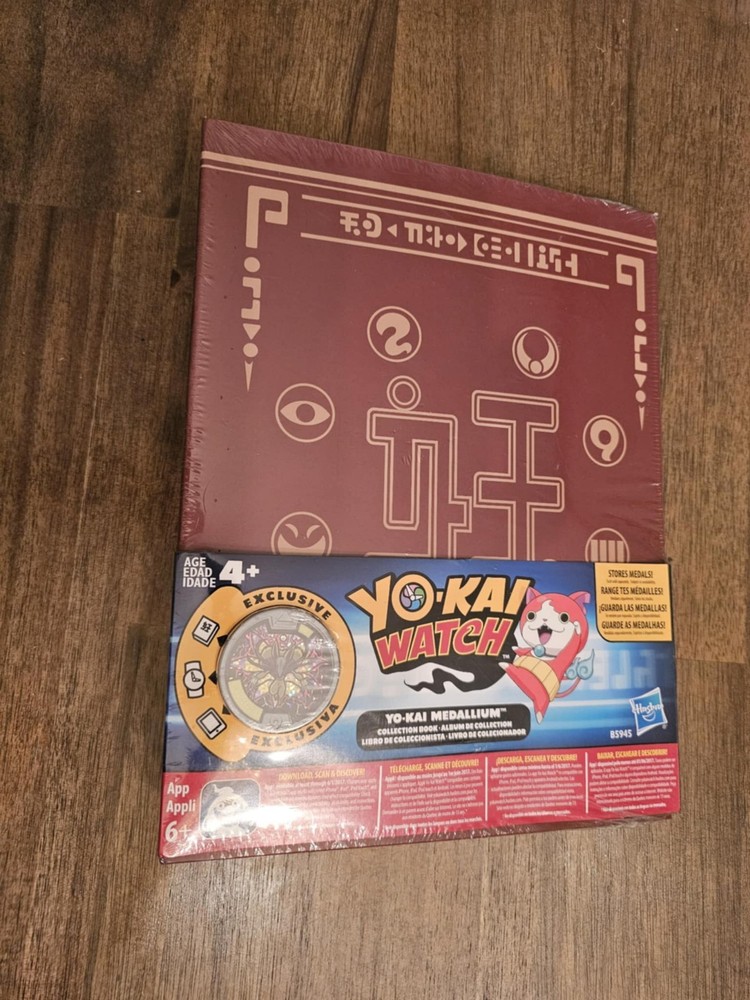 Hasbro Yo-Kai Watch Yo-Kai Medallion Collection Book Binder