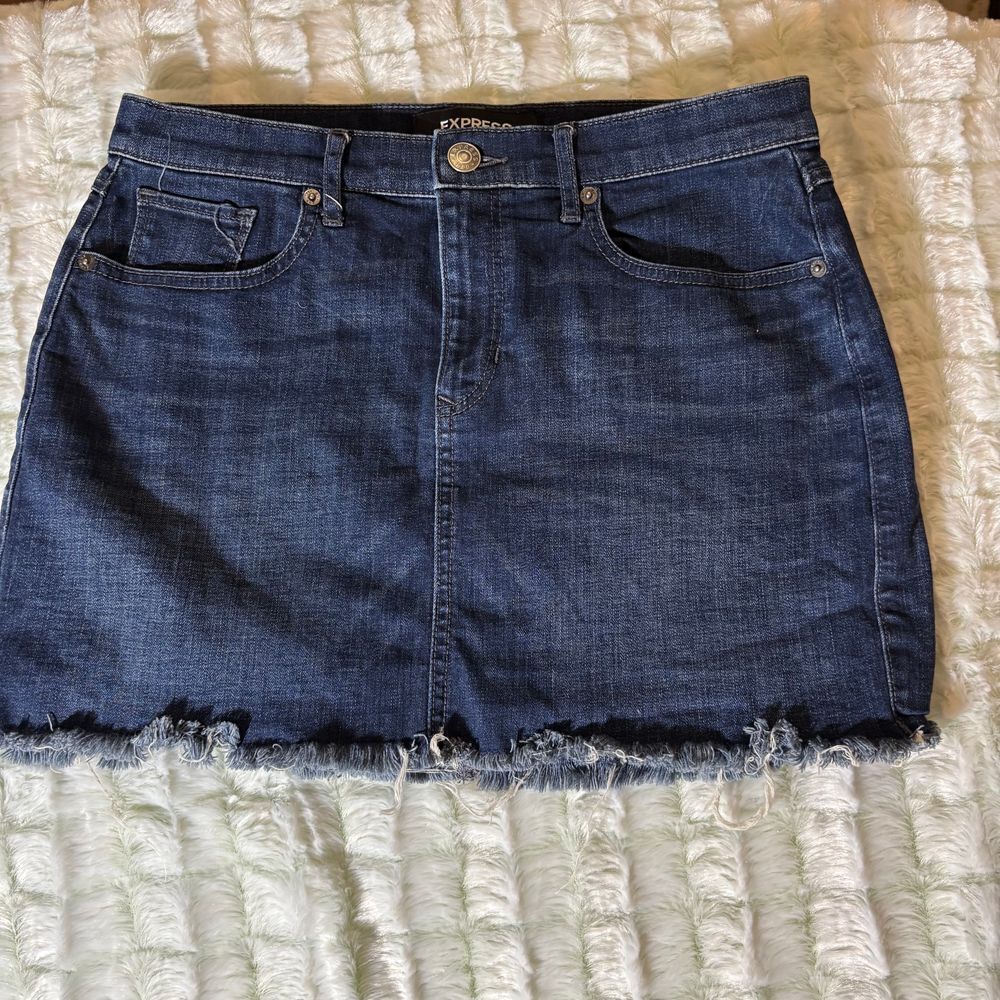 Express Women's Dark Wash Denim Mini Skirt with Raw Hem
