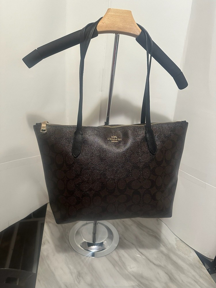 Coach Zip Top Tote Purse in Pristine Like-New Condition