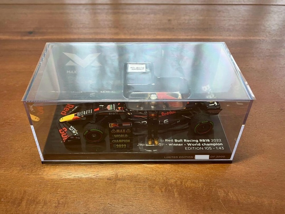 Minichamps 1/43 MV Custom Red Bull RB18 M. Verstappen 2022 Japanese GP World Cha