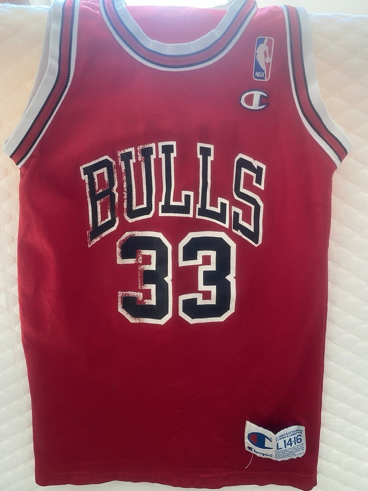 Scottie Pippen Bulls #33 jersey, vintage and distressed- Champion Youth L14-16.