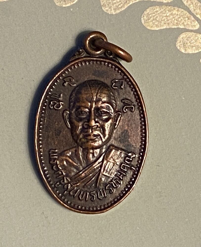 Clearance Sale! Thai Medal Revered Buddhist Monk/ Amulet/ Pendant/ Talisan-image