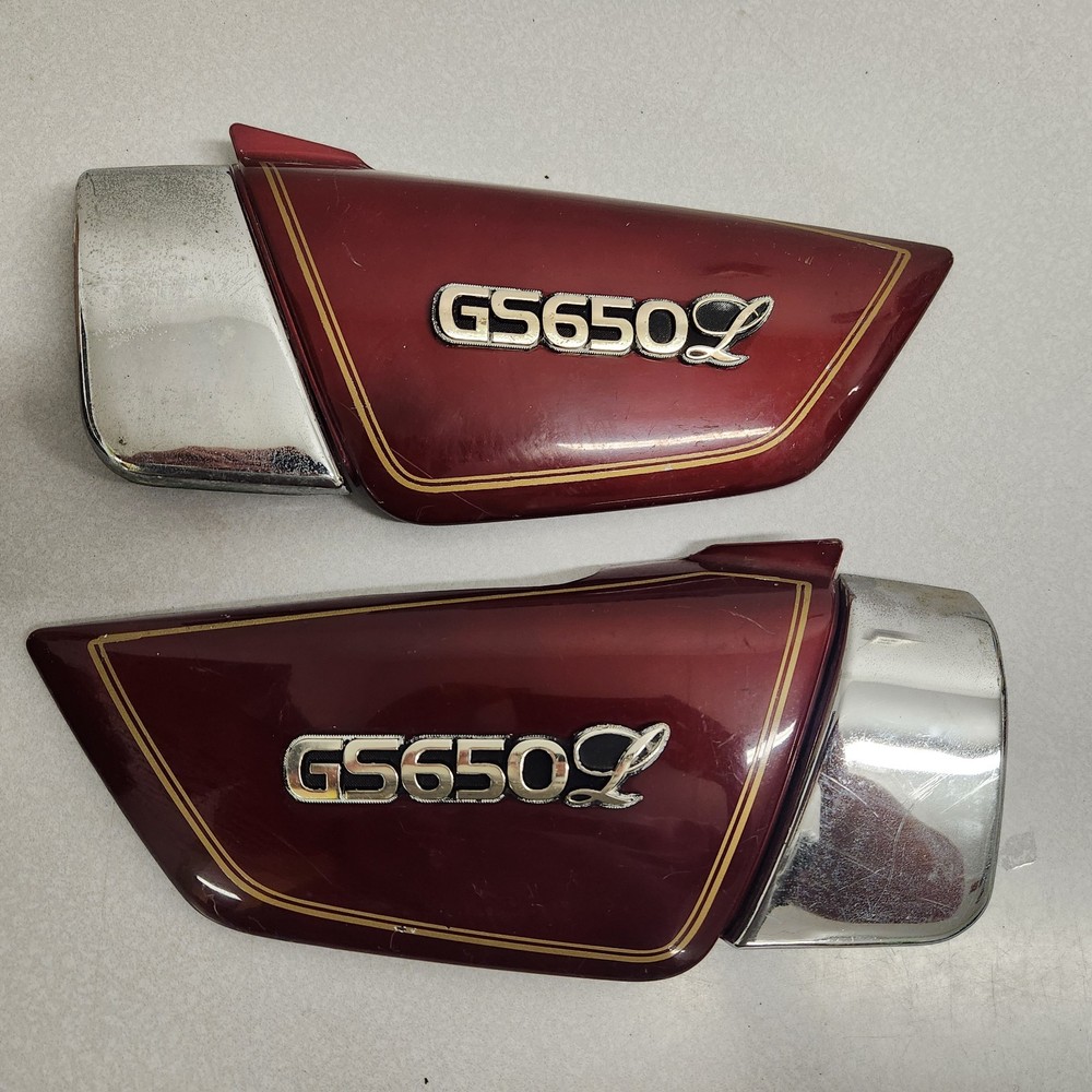 1981 Suzuki GS550 GS550T S949) red right And Left side cover panels with emblem