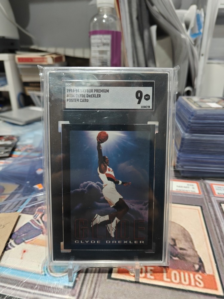 1993-94 Skybox Premium Clyde Drexler Poster Card SGC 9