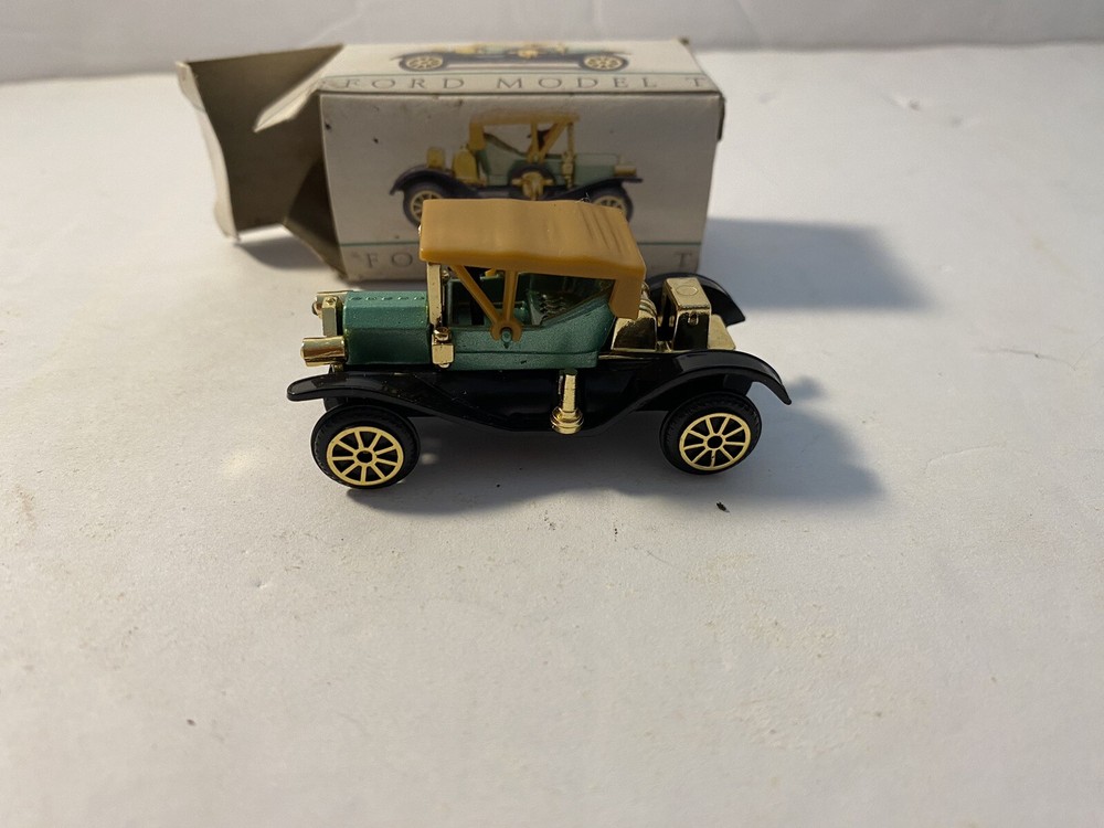 Ford Model T 1910 Mini Diecast Toy Car Green/Tan No.304 Box READER'S DIGEST 1:64