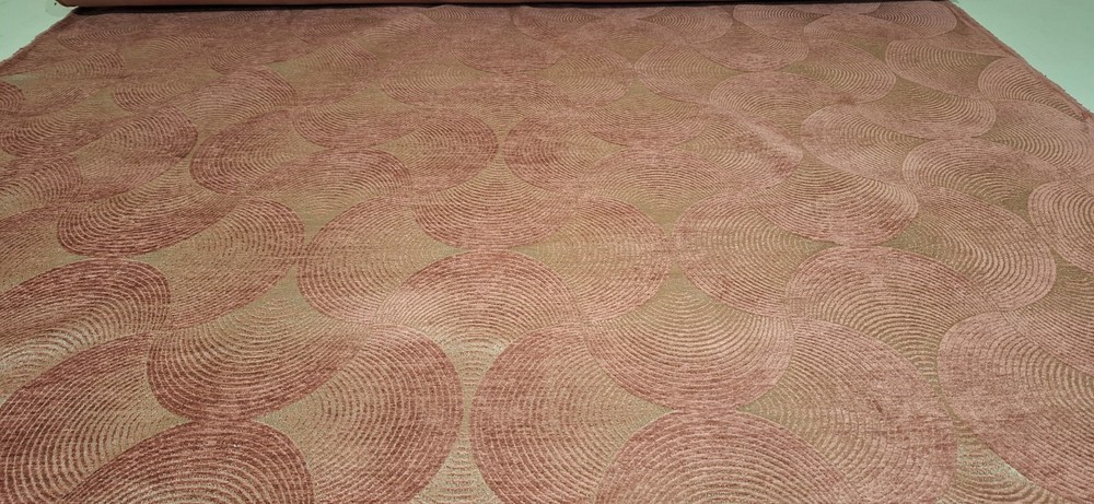 STYLISH GEOMETRIC WOVEN TERRACOTTA & GOLD UPHOLSTERY FABRIC 4 METRE ROLL END.