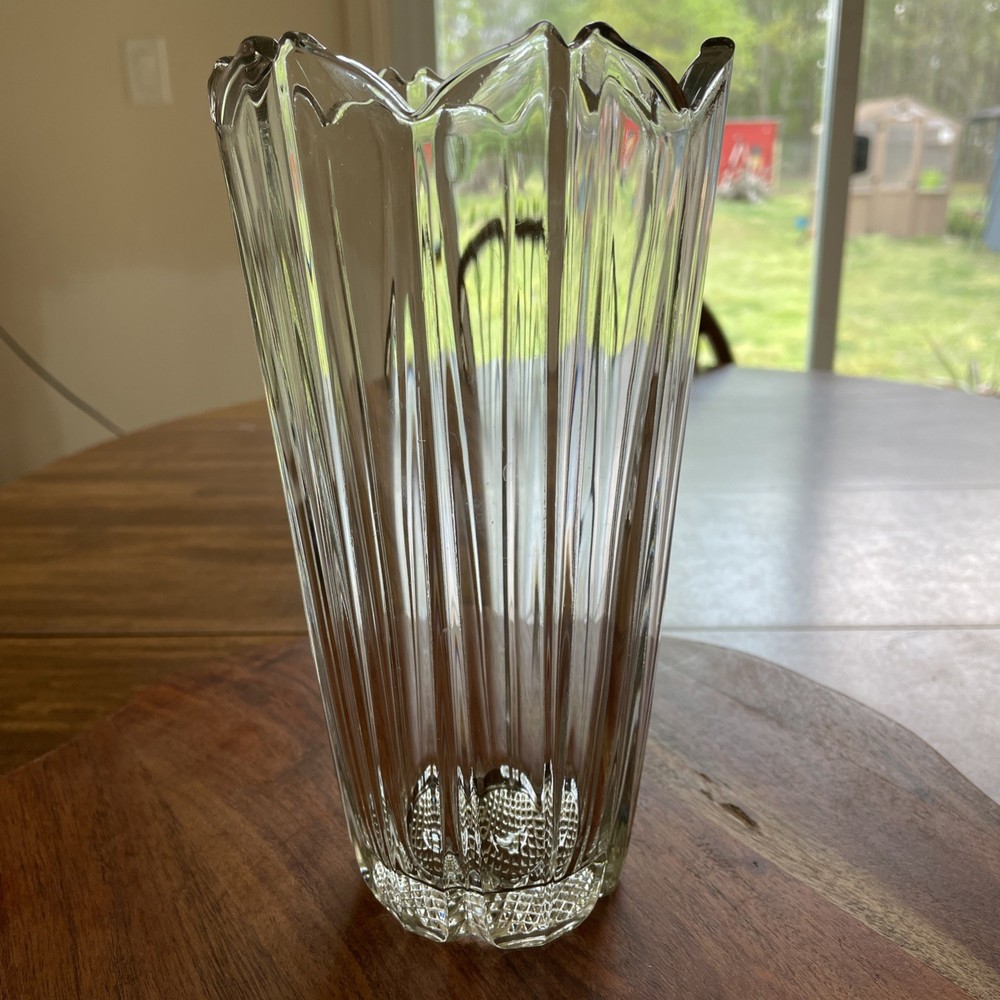 Elegant Corolla Glass Vase for Floral Displays