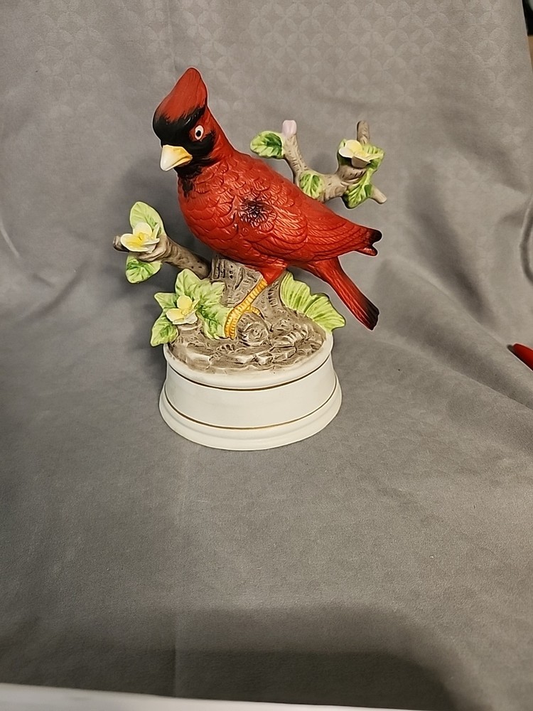 Vintage Cardinal Red Bird Music Box Statue Taiwan #104