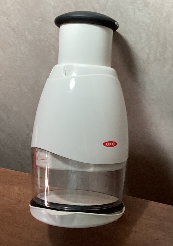 OXO Softworks Easy Grip Food Vegetable Nut Onion Herb Chopper Pre-Owned