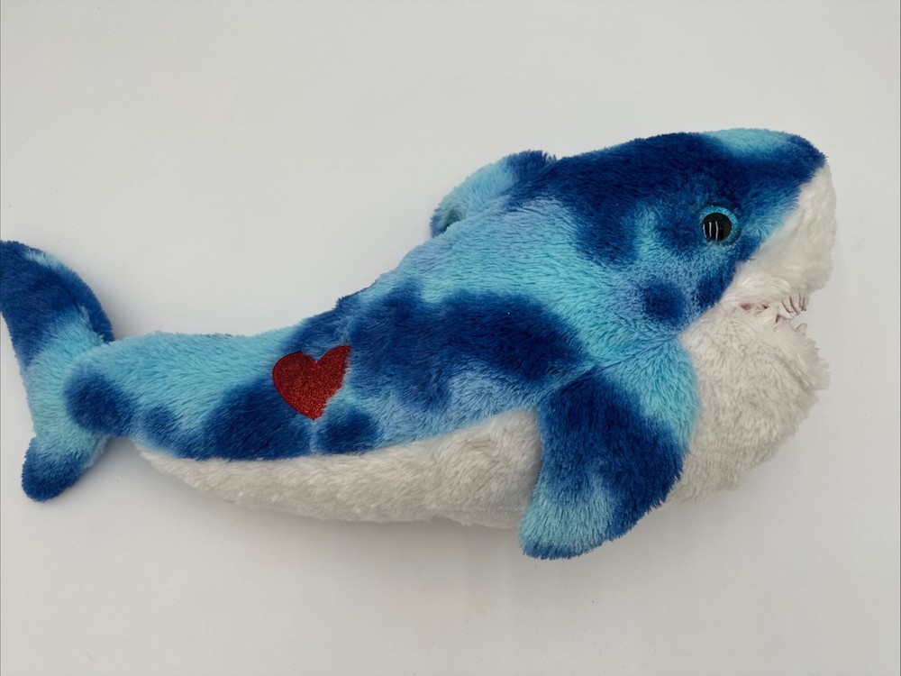 Peluche de tiburón azul de 25” de San Valentín con corazón rojo