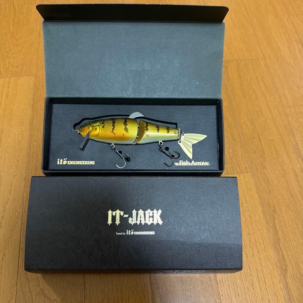 Megabass It-Jack Peacock Hard Bait Fishing Lure Near Mint Condition