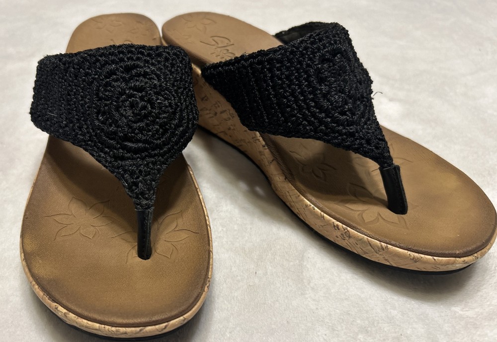 Skechers Womens Size 6 Brown Wedge Thong Sandals with Floral Foam Slipper Design