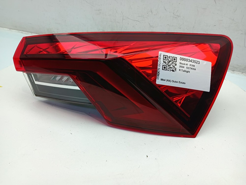 SKODA OCTAVIA TAILLIGHT OUTER RIGHT SIDE 5E3945208 MK4 NX 2020-2024