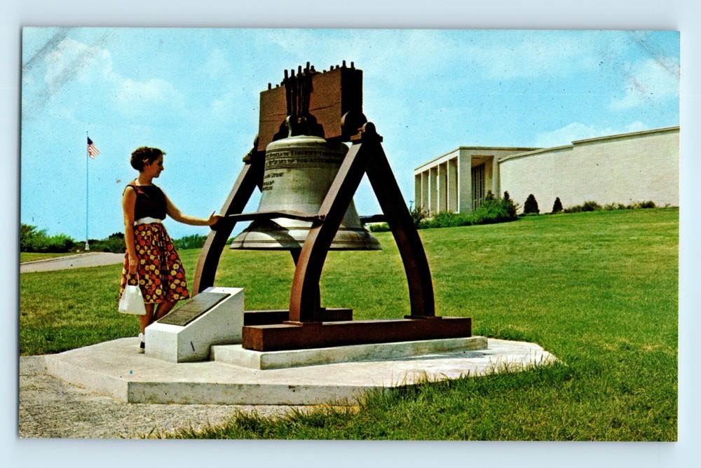 Liberty Bell Replica Harry S Truman Library Hwy 24 Independence MO Postcard C4