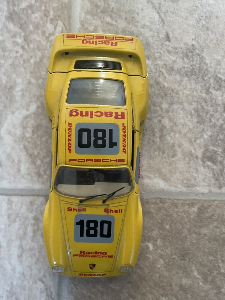 porsche  Racing Car . Model Scala 1/24  Good used Condition