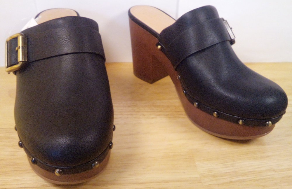 NWT Time and Tru Women's Faux Leather Heeled Clogs Black Size 7