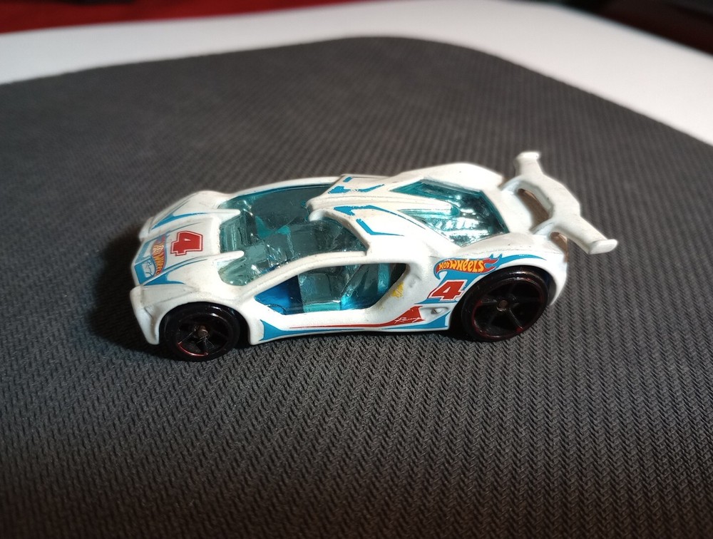 Hot Wheels Impavido White Racing Car #4 Mattel 5sp Wheels  Chrome Red walls