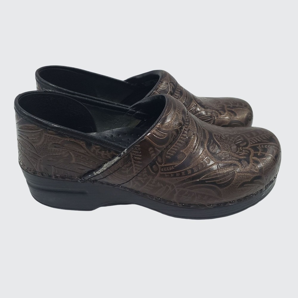 Preowned Dansko Womens Brown Embossed Leather Nurse Workwear Clogs Size 41
