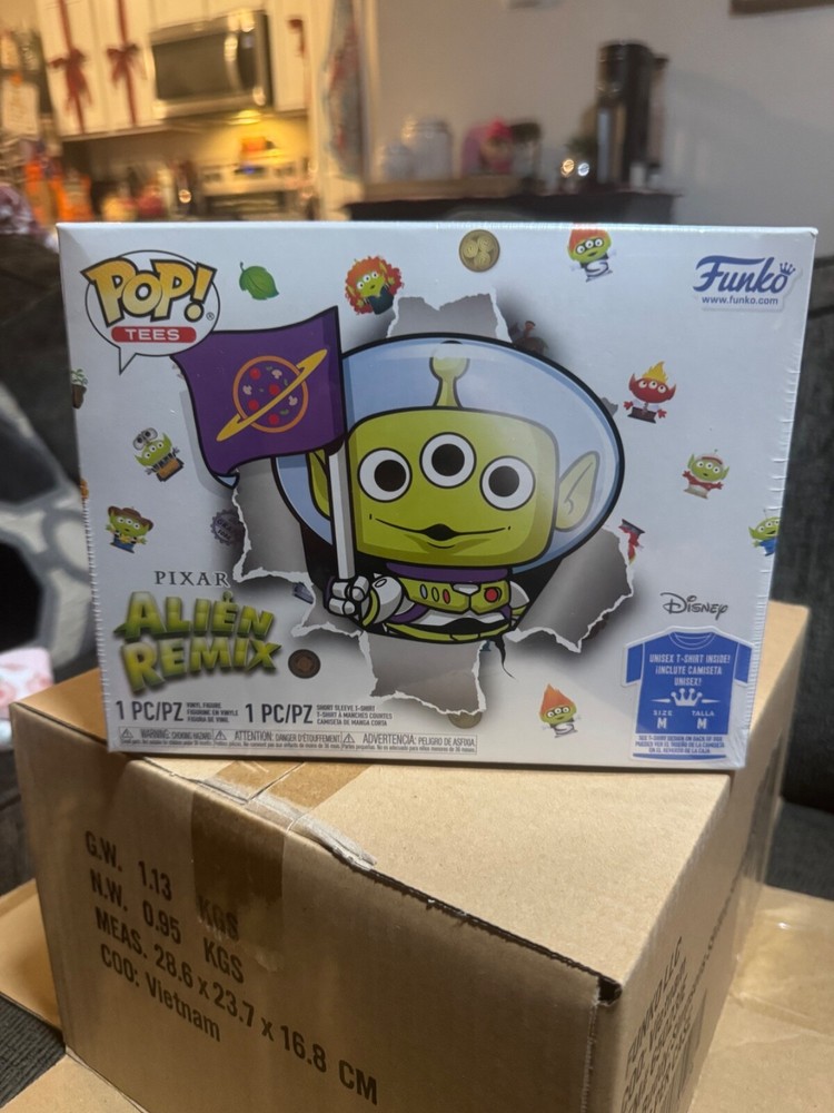 Funko Pop! Alien Remix Buzz Lightyear  GITD  (Target Exclusive) W/ T-shirt 2XL