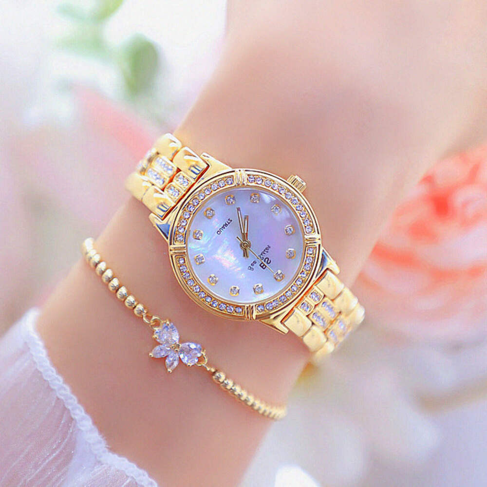 Chic Waterproof Quartz Watch for Women with Linked Design and 30M Resistance