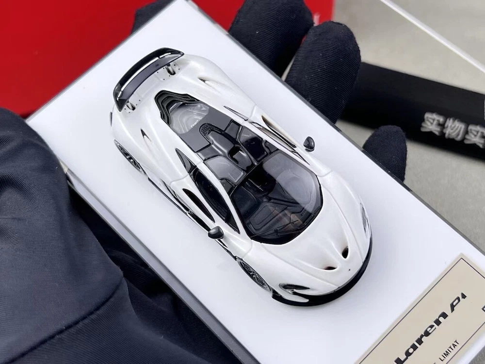 DMH 1:64 White P1 Super Racing Sports Model Diecast Resin Car Collection